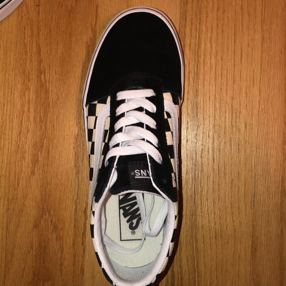 vans - Picture 2 of 3